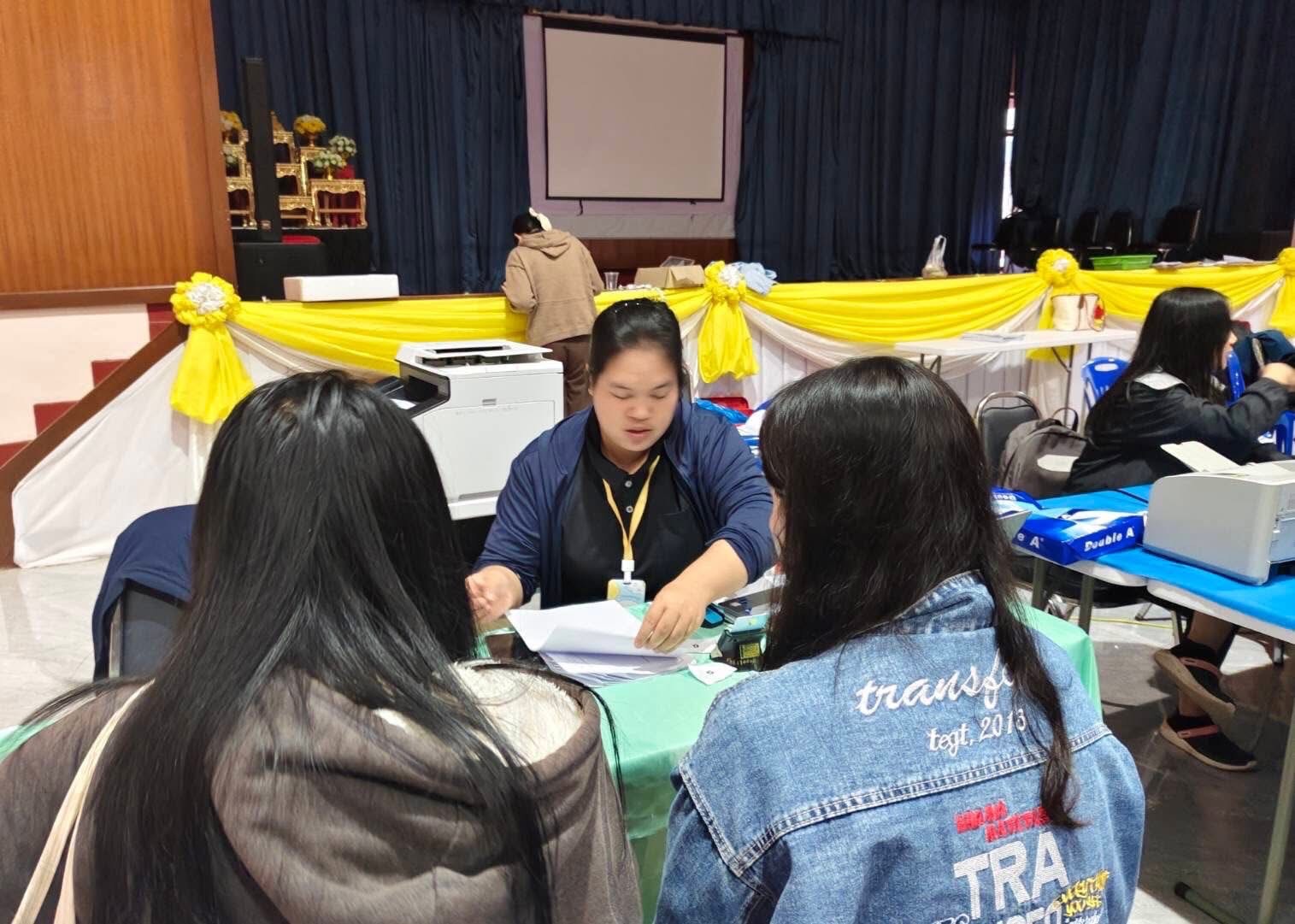 title - ศูนย์บริการประชาชนเคลื่อนที่ (Mobile Unit) ในเขตปฏิรูปที่ดิน และโครงการปรับปรุงหนังสืออนุญาตให้เข้าทำประโยชน์ในเขตปฏิรูปที่ดิน(ส.ป.ก. 4-01) ณ อำเภอแม่สะเรียง จังหวัดแม่ฮ่องสอน